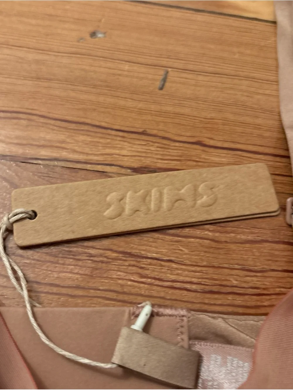 SKIMS• NO SHOW MOLDED UNLINED DEMI NWT SIENNA BRA SIZE 34B - Picture 2 of 5